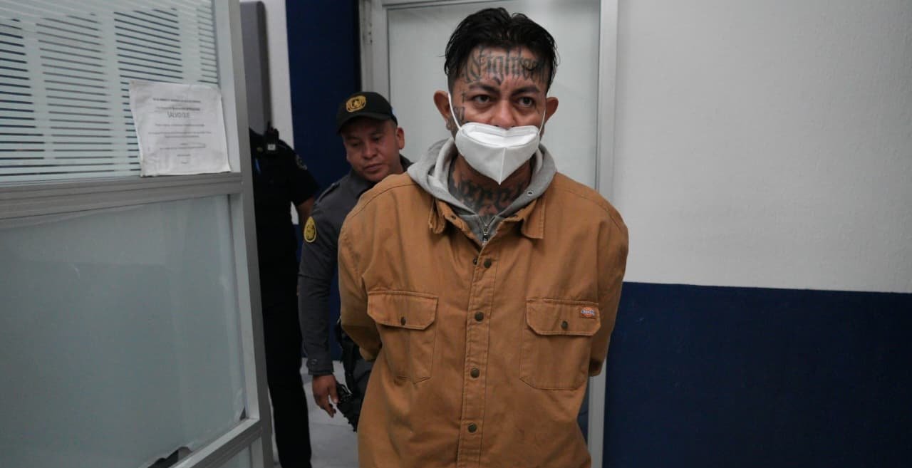 Vinculan a proceso a alias “Bufón”, cabecilla del Barrio 18 y fugitivo de Fraijanes 2