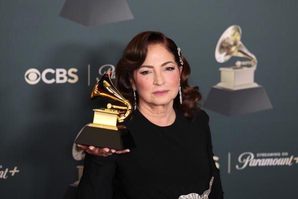 Gloria Estefan, Natalia Lafourcade y Carin León brillan en los Grammy Latinos; Bad Bunny obtiene su primer galardón en la edición 68