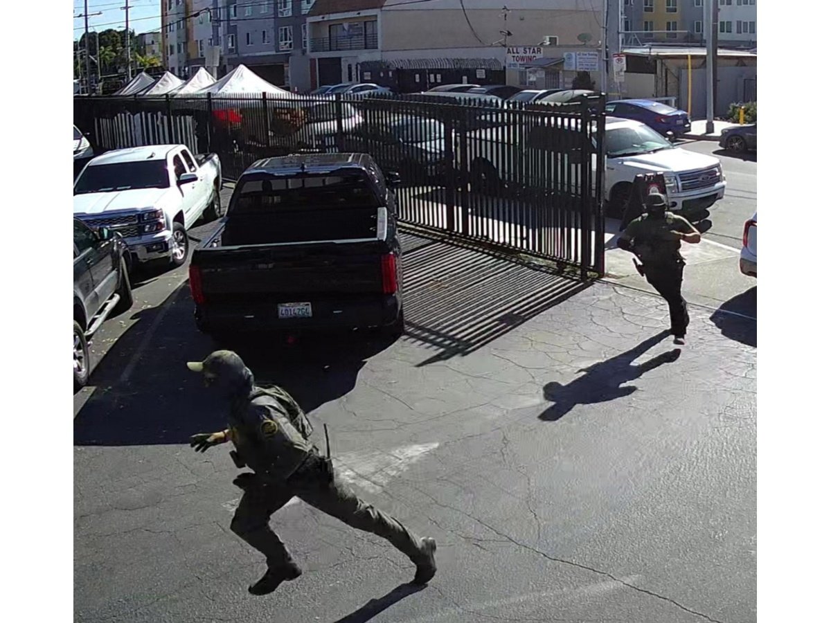 Agentes del ICE irrumpen en iglesia de Los Ángeles durante acto religioso y deportan a feligrés
