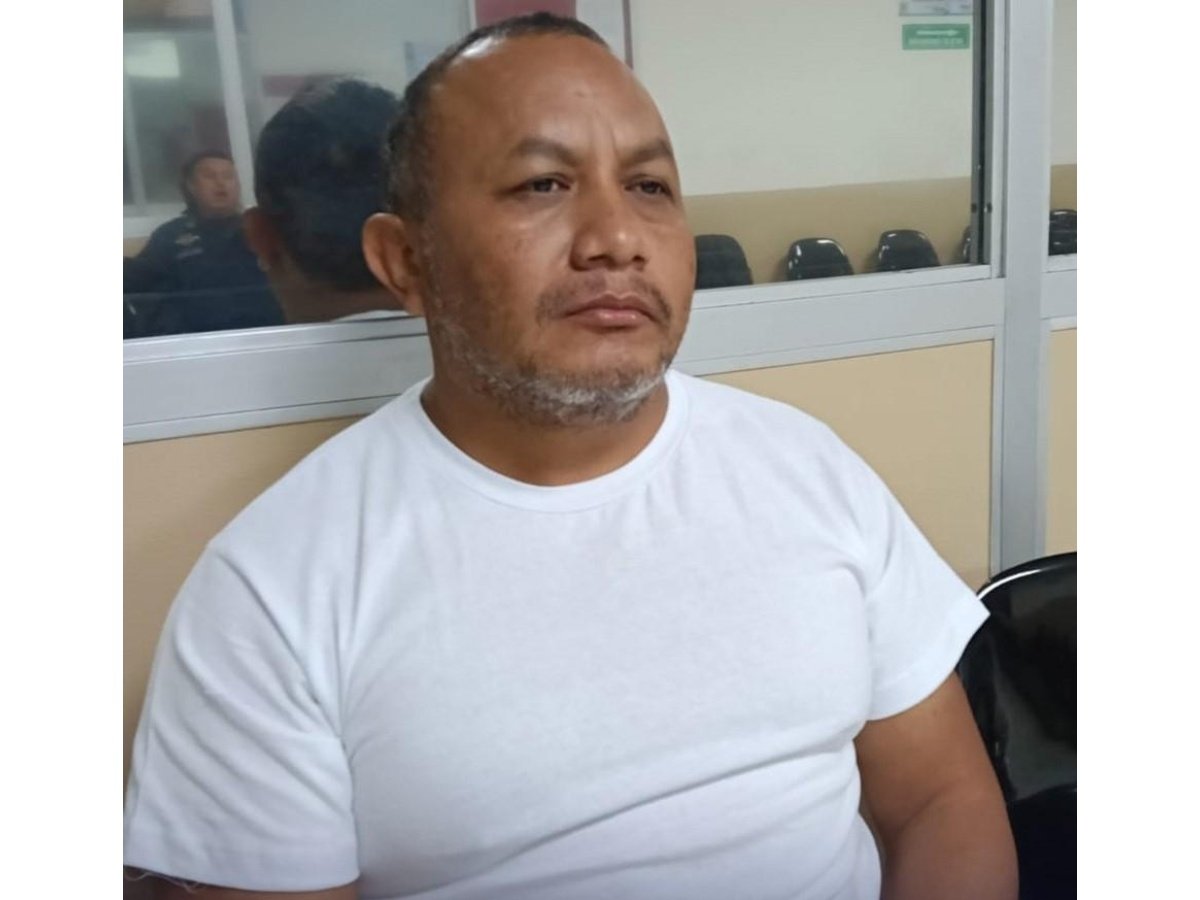 Investigador de la PNC en Santa Ana permanecerá detenido por presunta estafa y incumplimiento de deberes