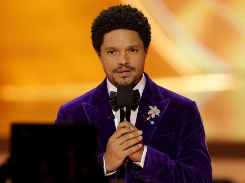 Donald Trump amenaza con demanda contra Trevor Noah tras comentarios en los Grammy