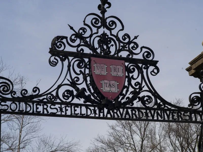 Donald Trump exige a Harvard indemnización millonaria en medio de disputa legal y política