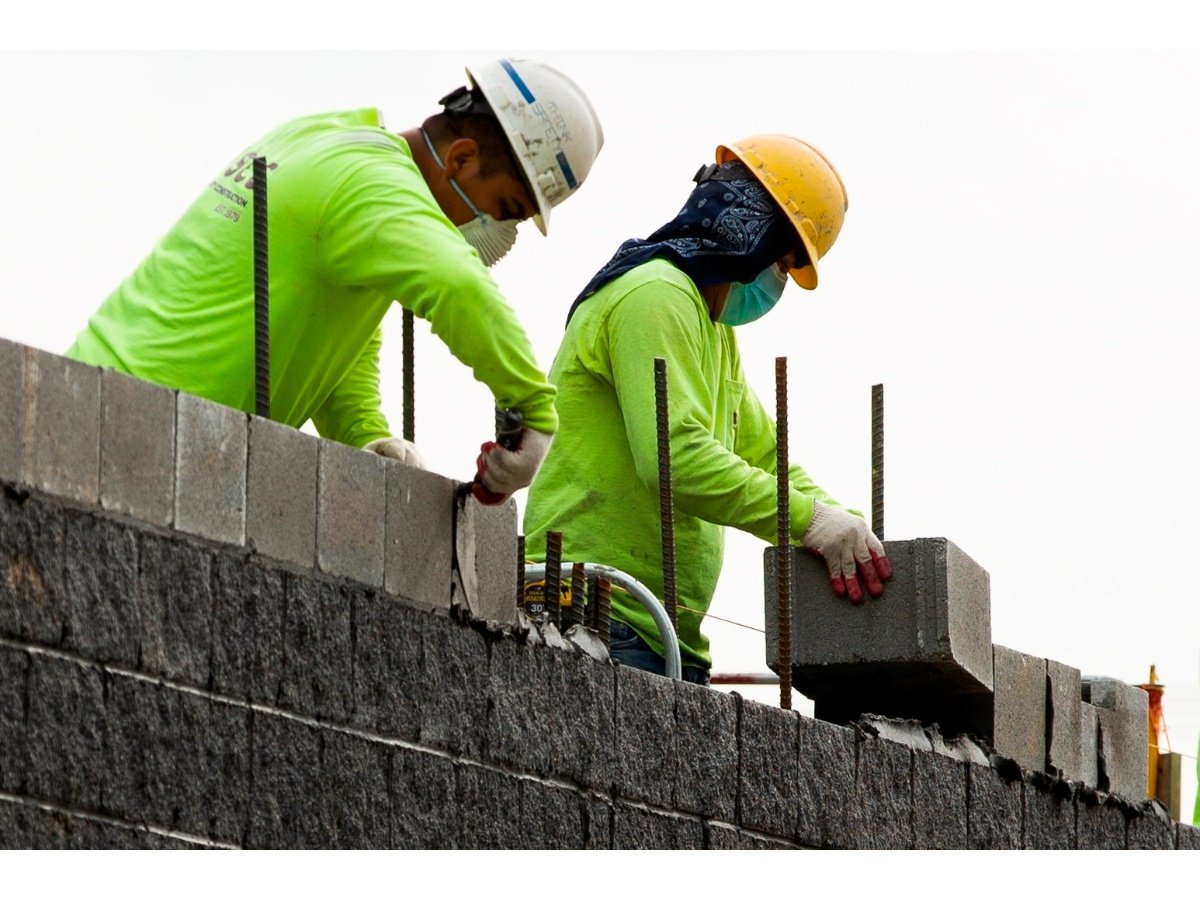 Sindicato y sector privado negocian aumentos salariales en construcción ante crecimiento del sector
