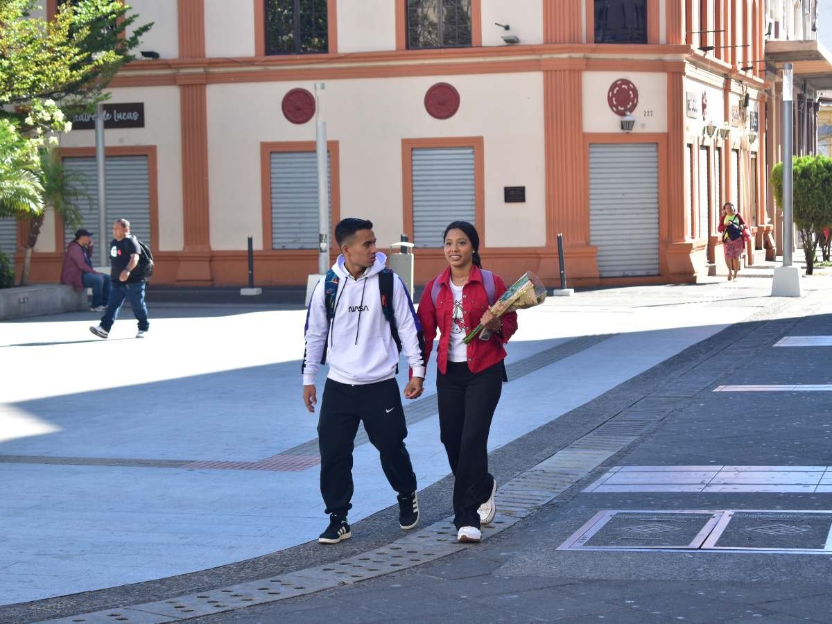El frío se intensifica en el Centro Histórico de San Salvador: cómo afecta a la población