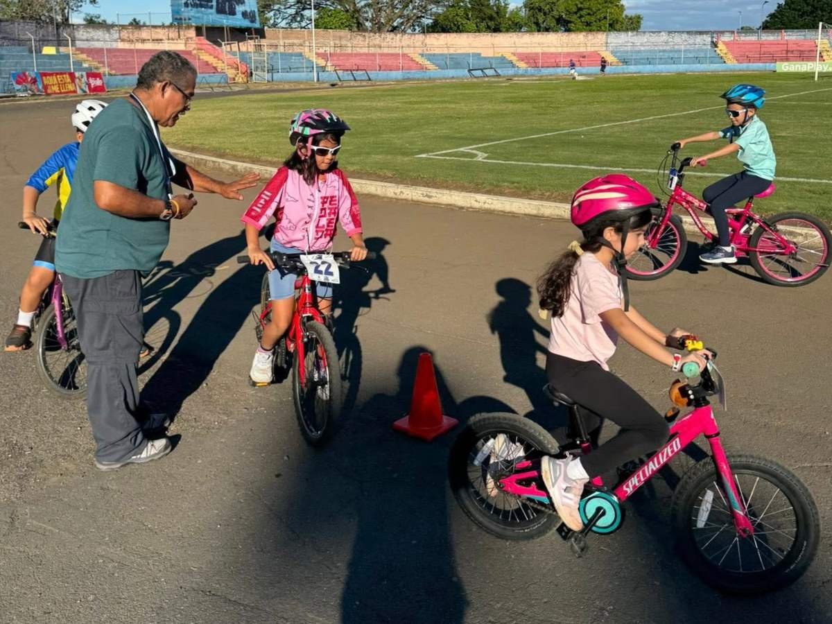 Mario Contreras impulsa el ciclismo en Santa Ana con su nueva academia para niños y jóvenes