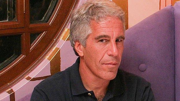 Revelaciones clave de los archivos de Epstein: implicaciones y figuras mencionadas
