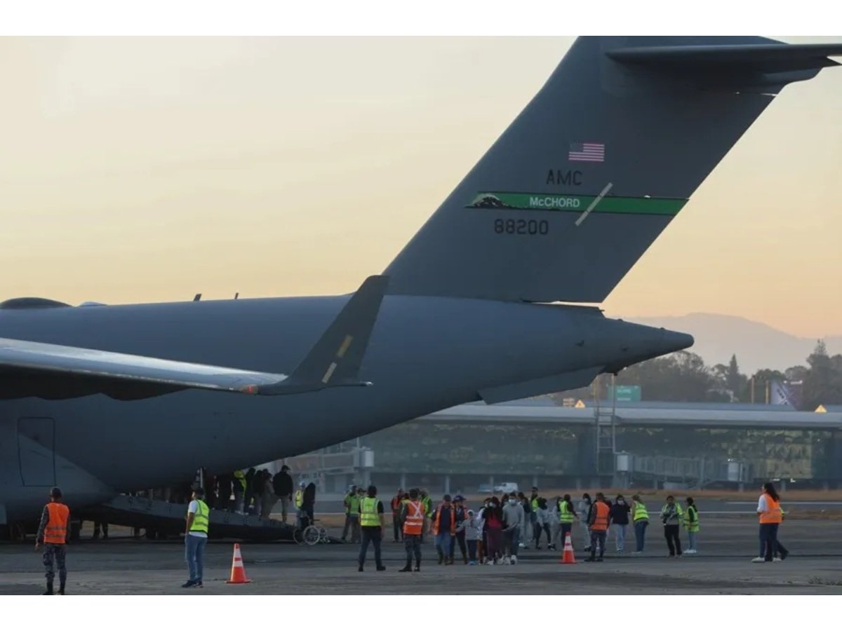 Estados Unidos explora acuerdo con Argentina para deportación de migrantes de terceros países