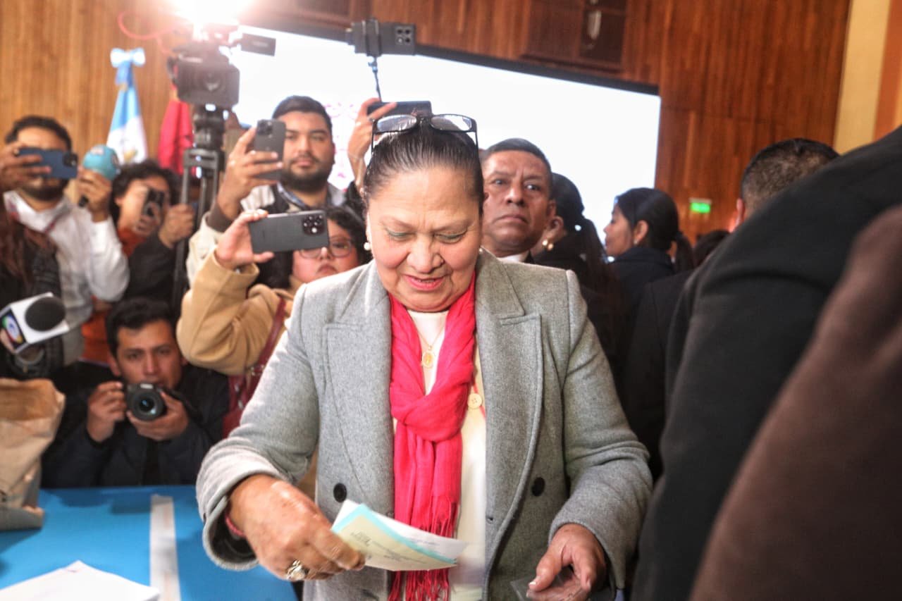 Consuelo Porras considera postularse a magistrada de la CC y evalúa su continuidad como fiscal general