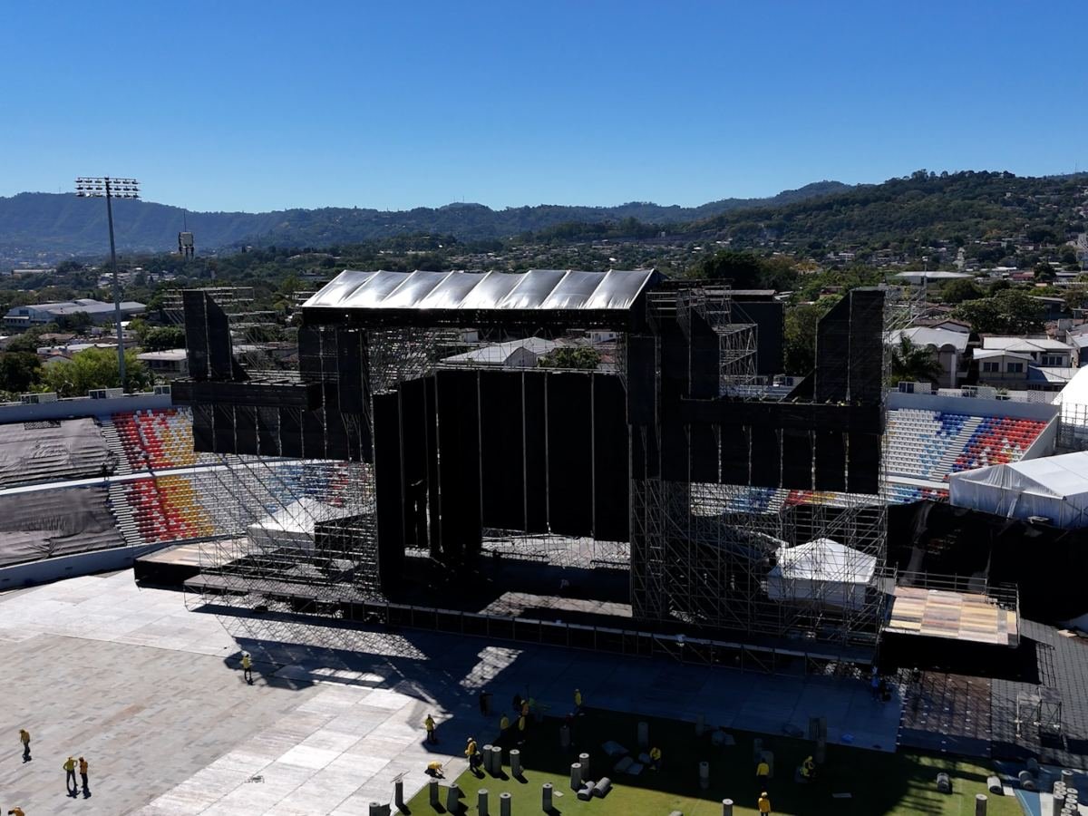 San Salvador se prepara para la histórica residencia de Shakira en el Estadio \'Mágico\' González