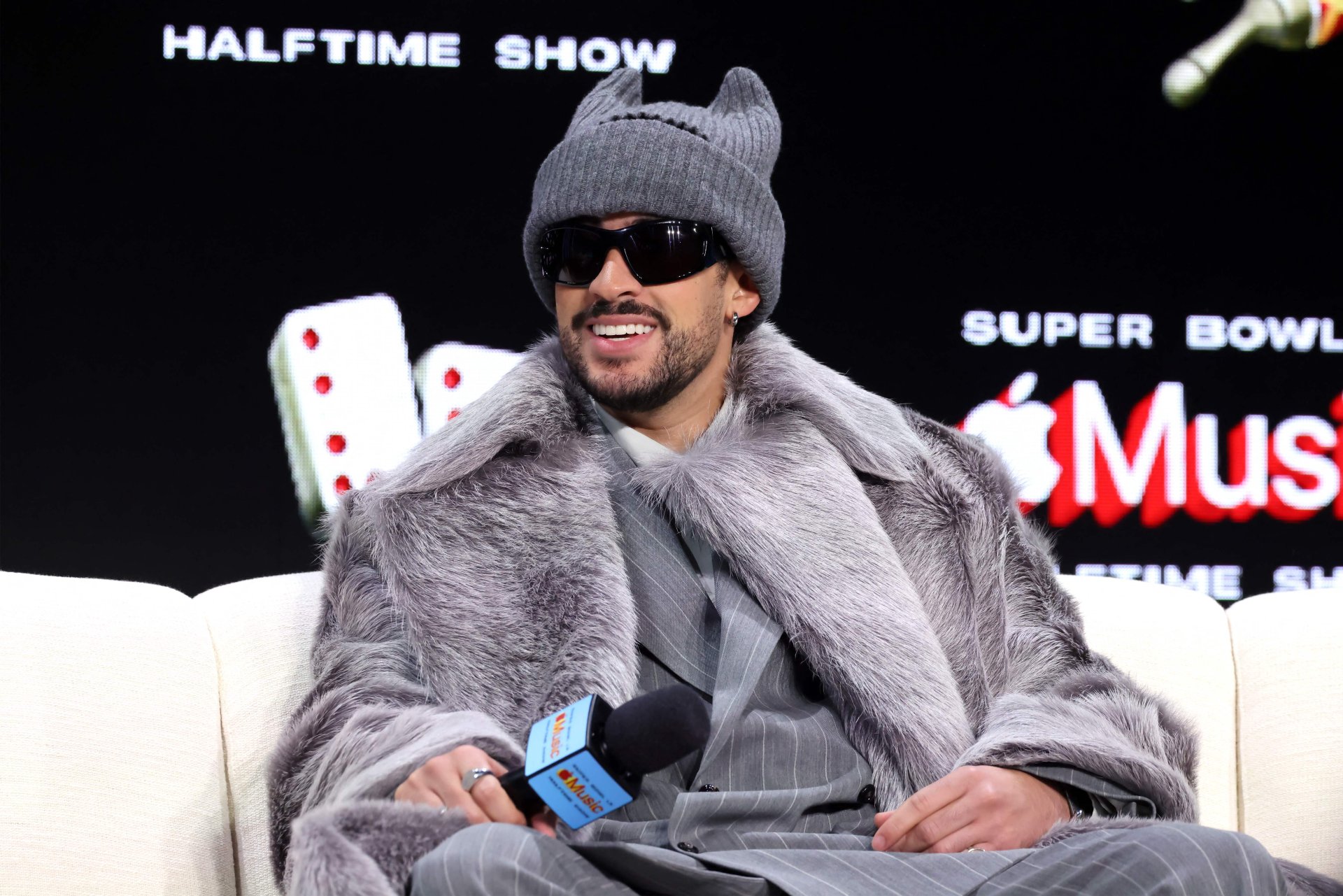Bad Bunny protagonizará el espectáculo de medio tiempo del Super Bowl 2026: horarios y transmisión