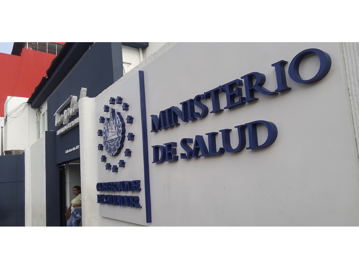 Denuncian despidos masivos en el sistema público de salud que afectan la atención en hospitales clave