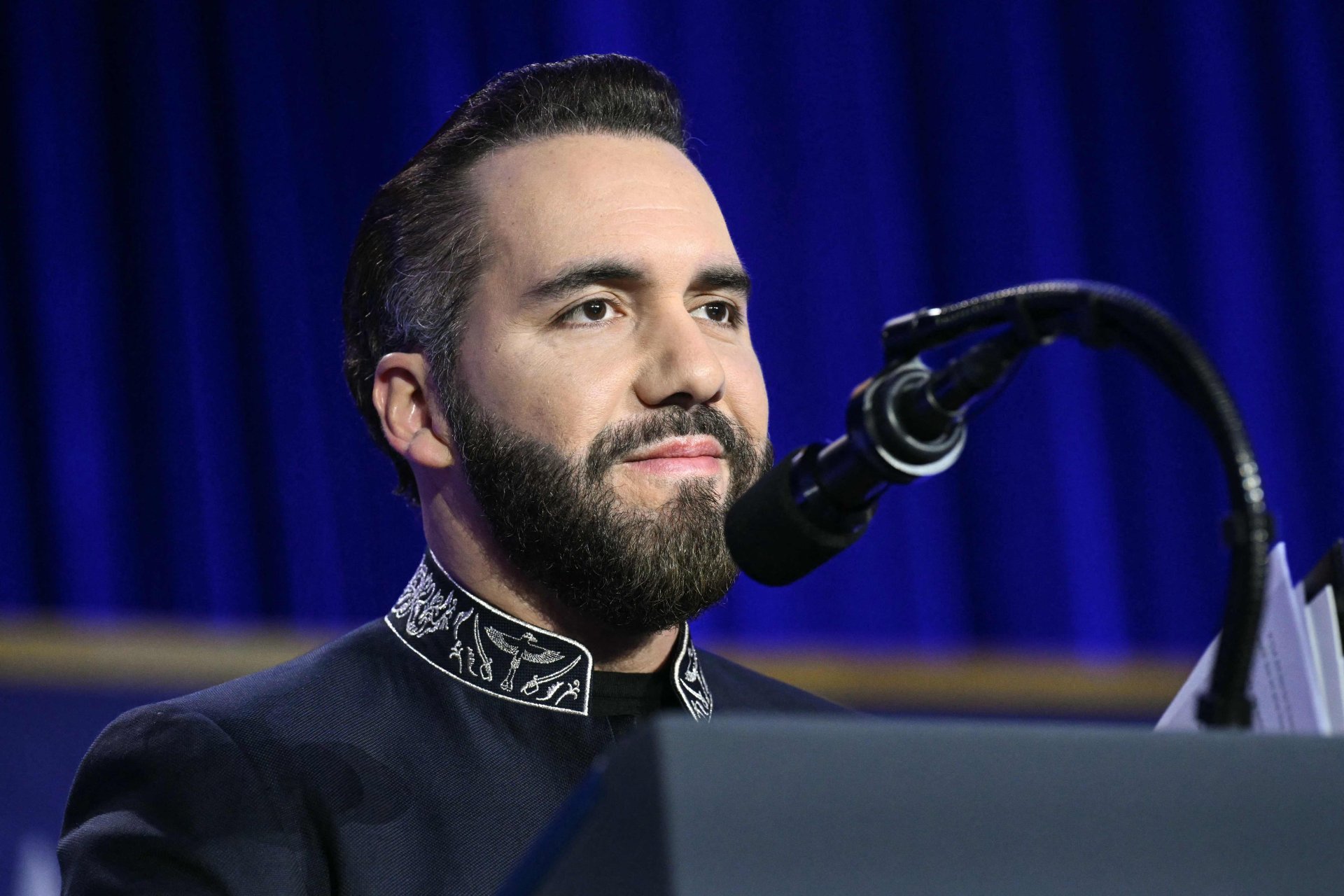 Bukele destaca la lucha contra las pandillas como batalla espiritual en encuentro con Trump en Washington