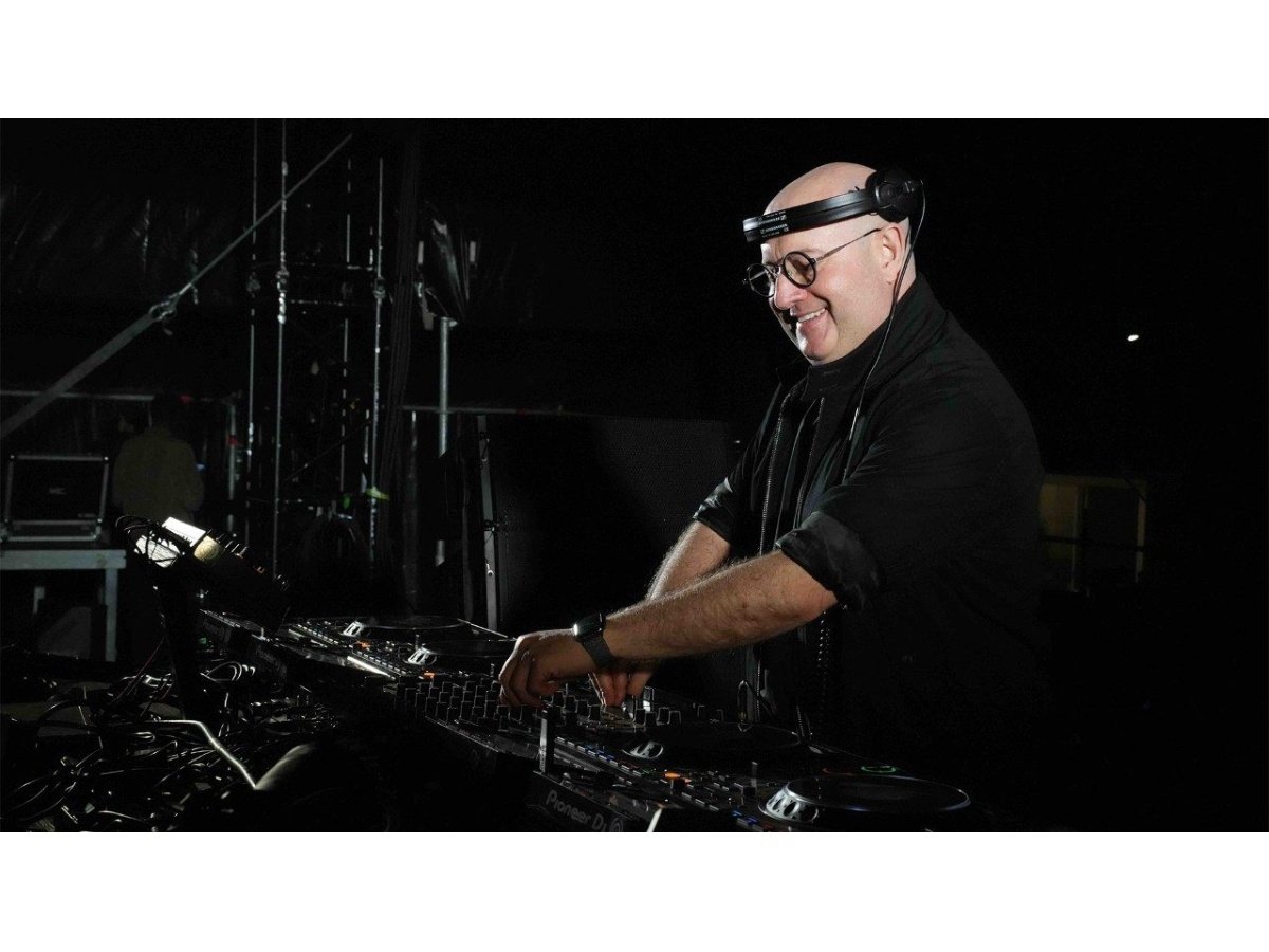 El Padre Guilherme trae su innovador concierto de fe y música electrónica a El Salvador