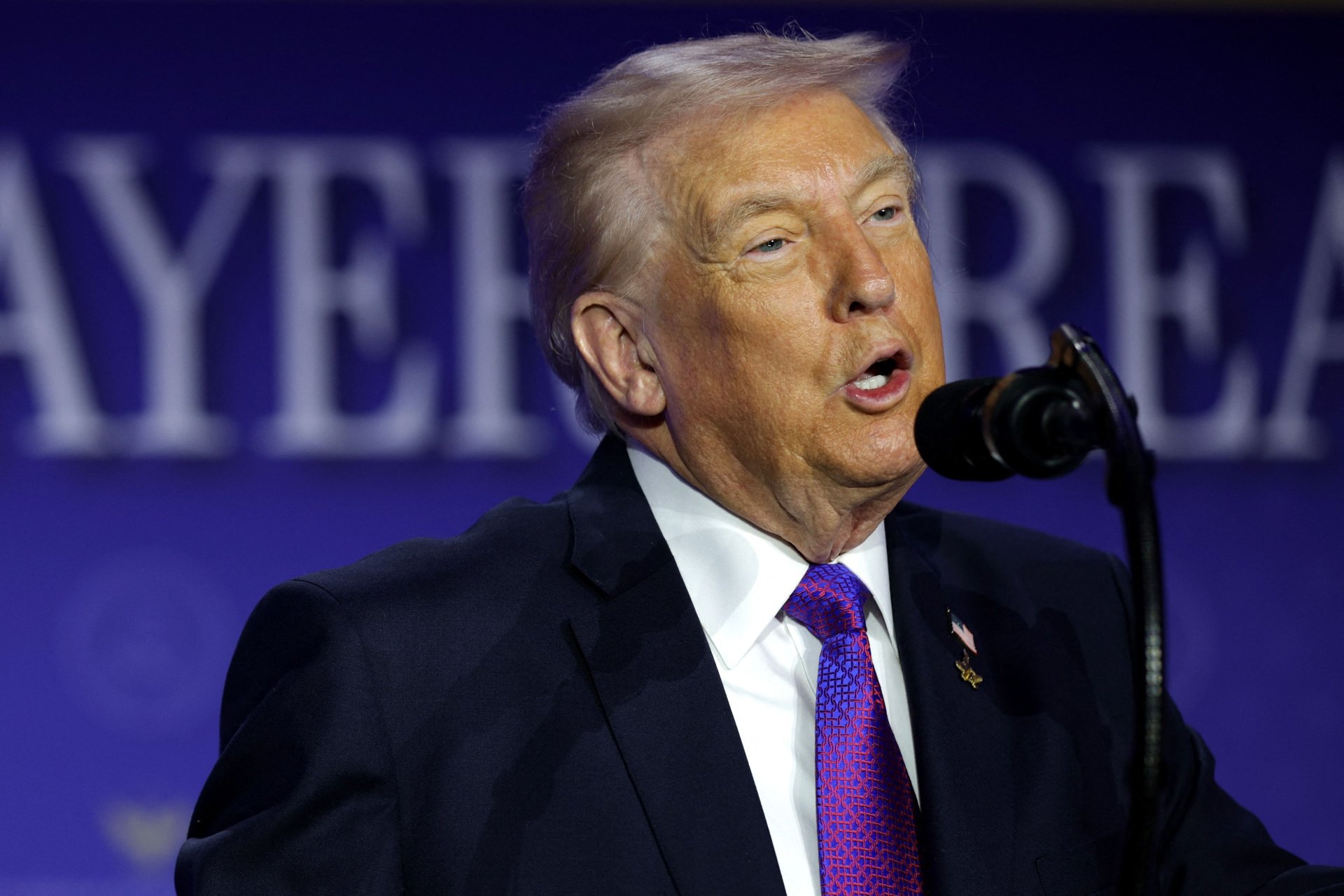 Trump reconoce necesidad de enfoque más suave en operativos migratorios tras polémicas en Minneapolis