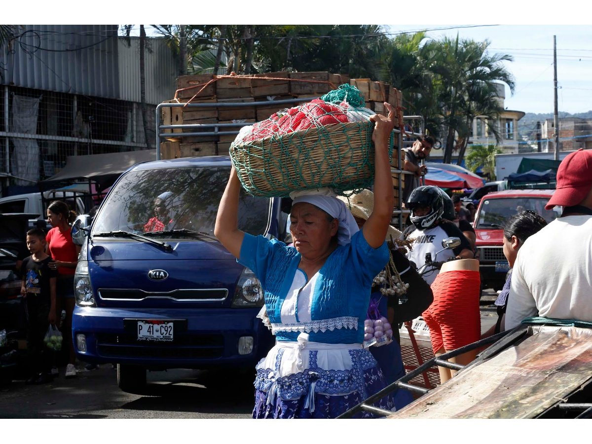 Inflación en El Salvador inicia 2026 con moderación y presiones en alimentos y servicios