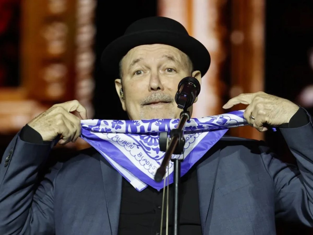 Rubén Blades defiende la música de Bad Bunny y cuestiona críticas a su éxito en los Grammy