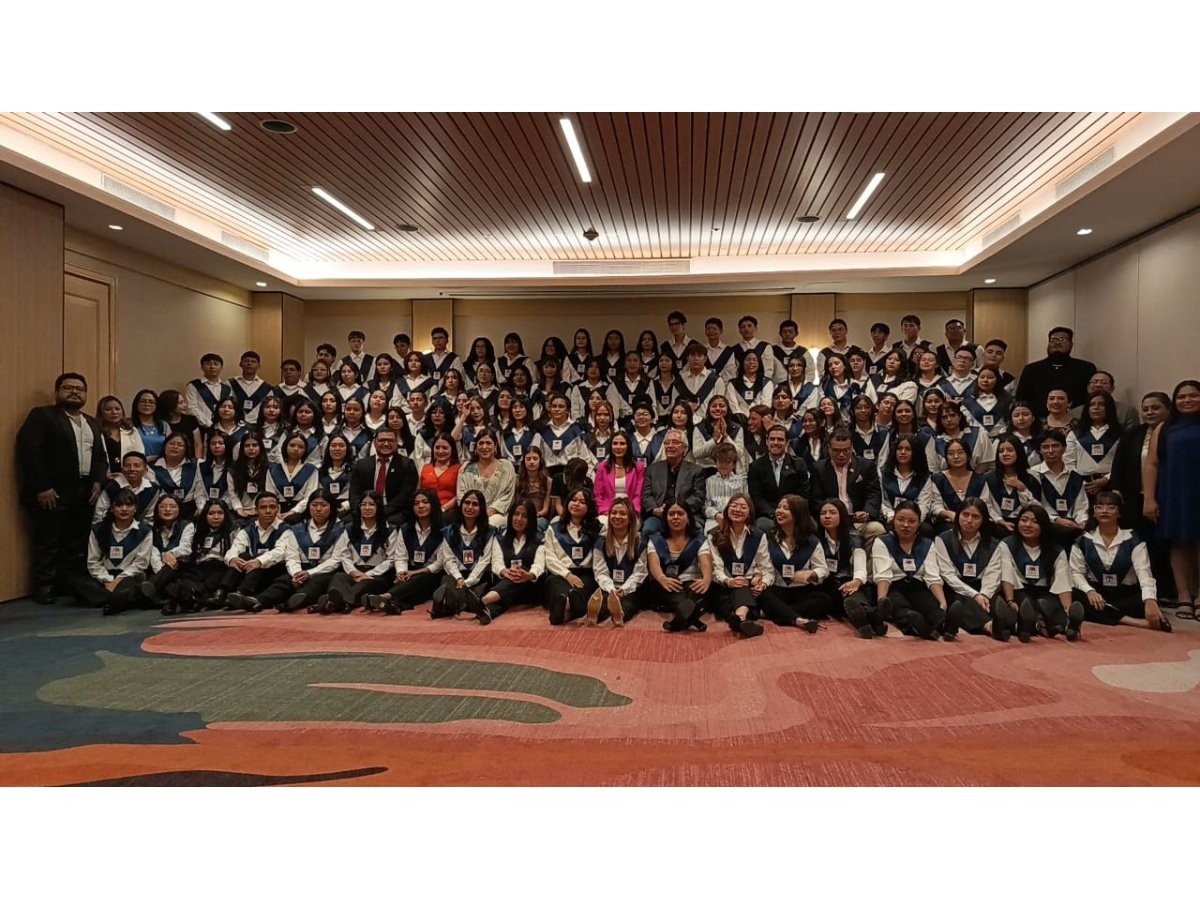 Fundación Gloria Kriete gradúa a 312 jóvenes del programa Oportunidades en El Salvador