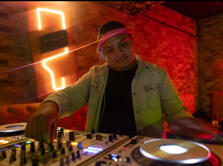 DJ Mikhail López abrirá los conciertos de Shakira en su residencia en El Salvador