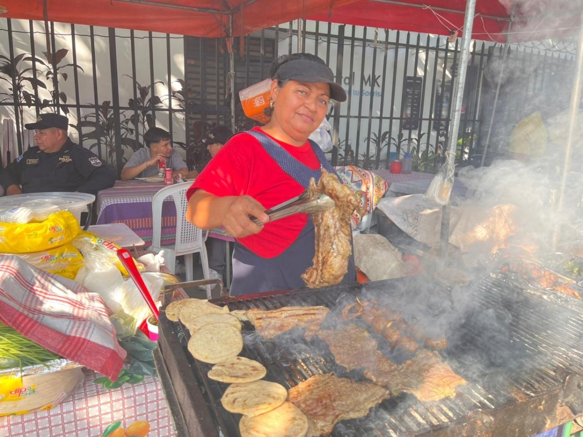 Gastronomía local se consolida como atractivo clave durante la residencia de Shakira en El Salvador