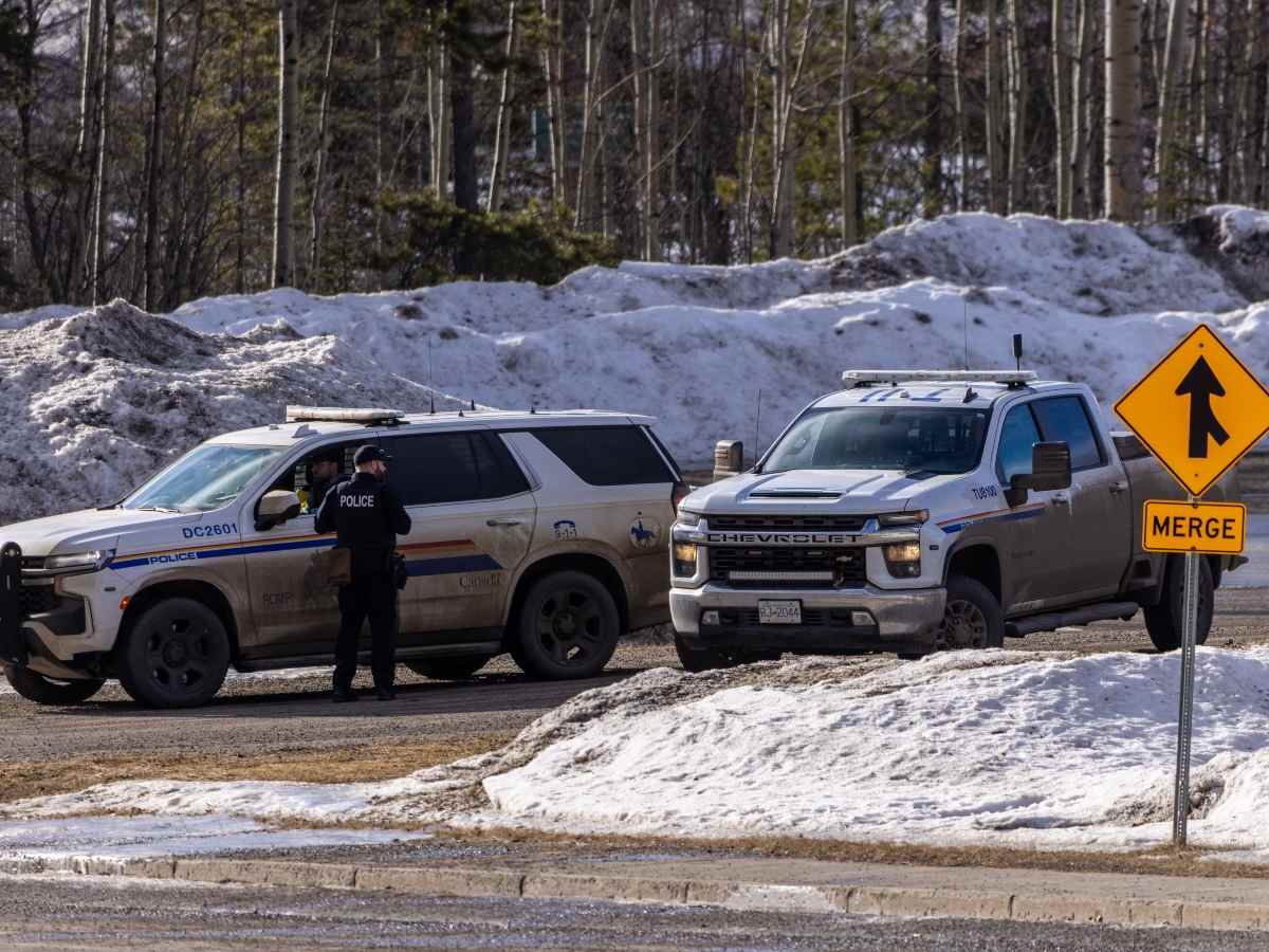 Canadá en luto tras tiroteo mortal en escuela de Tumbler Ridge: 8 fallecidos y autora identificada