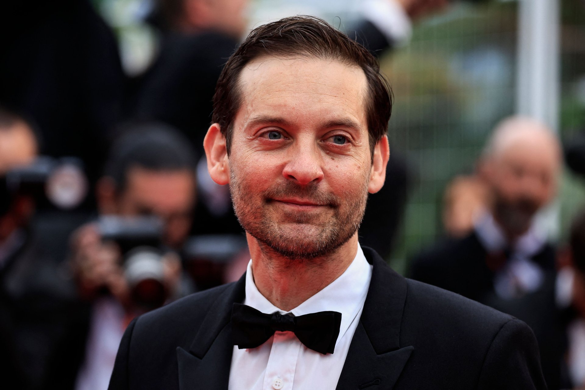 Análisis: Tobey Maguire y la controversia por su presunta relación con una mujer 30 años menor en el Super Bowl