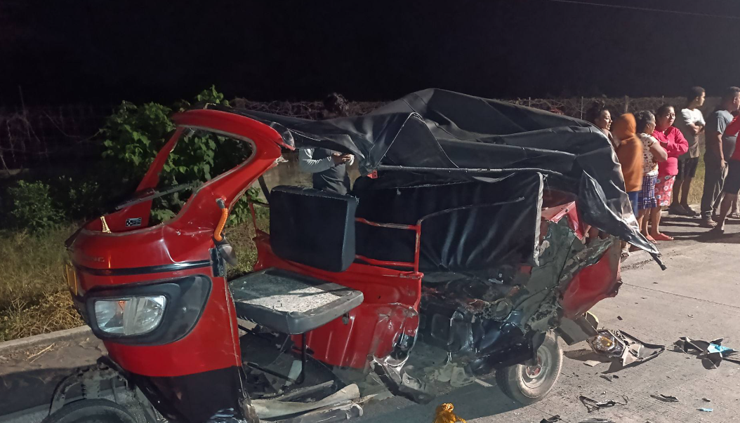 Cuatro personas resultan heridas y mototaxi destruido tras accidente en ruta antigua hacia Puerto San José Cuatro personas resultan heridas y mototaxi destruido tras accidente en ruta antigua hacia Puerto San José