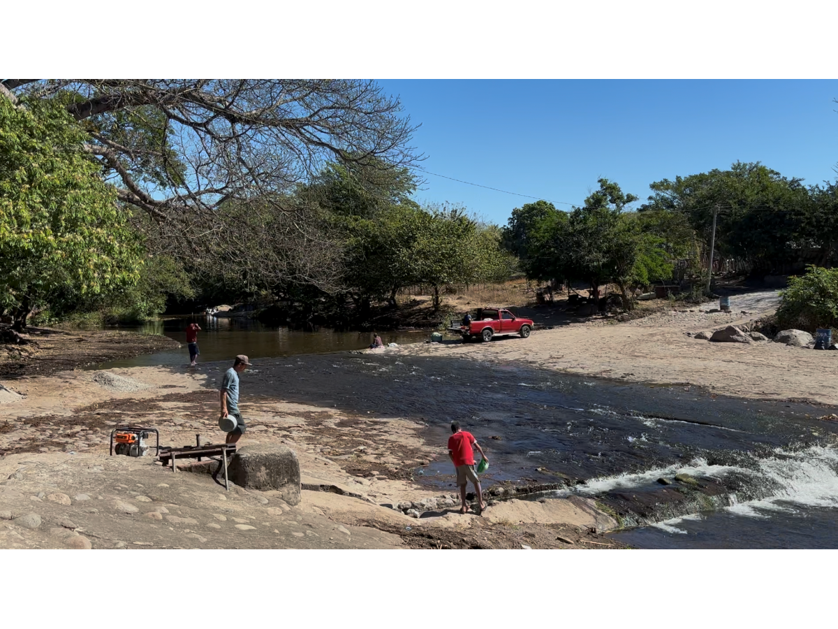Comunidades de San Vicente y La Paz Surgen en Riesgo por Ausencia de Puente en Río San Antonio