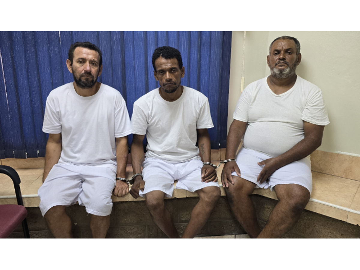 Tres ecuatorianos detenidos con casi dos toneladas de cocaína enfrentarán juicio en El Salvador