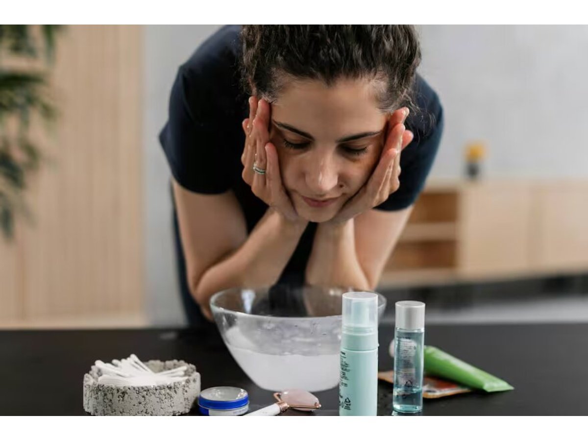 Expertos advierten riesgos en rutinas de skincare: pueden causar daños severos en la piel