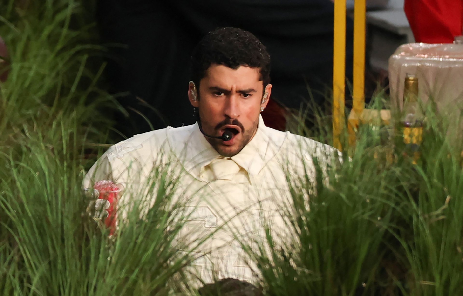 Detrás de escena: las “personas planta” en el espectáculo de Bad Bunny en el Super Bowl 2026