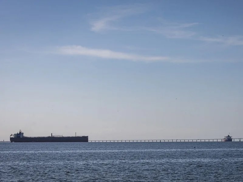 Petrolero llega a Cuba en medio de bloqueo energético y crisis de suministro