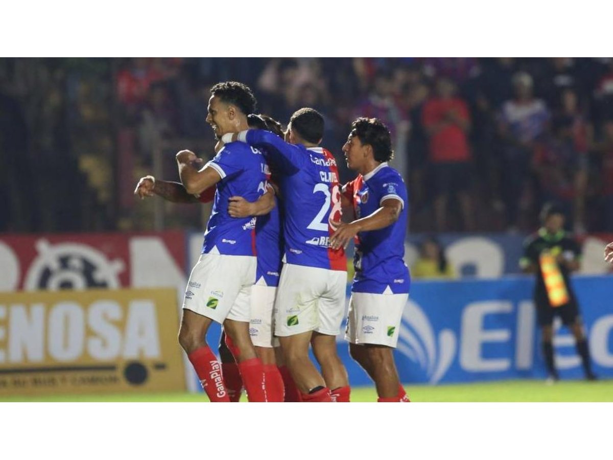 FAS enfrenta cuestionamientos por retrasos salariales en medio de buen rendimiento deportivo