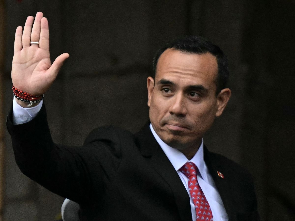 Congreso de Perú destituye al presidente interino José Jerí en medio de crisis política