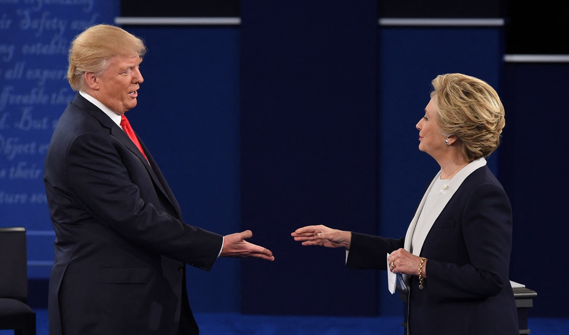 Hillary Clinton acusa a Donald Trump de encubrimiento en caso Epstein y pide transparencia total