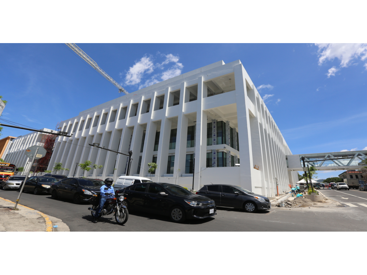 Gobierno reduce más de $70 millones a hospitales en 2025 para fortalecer línea administrativa