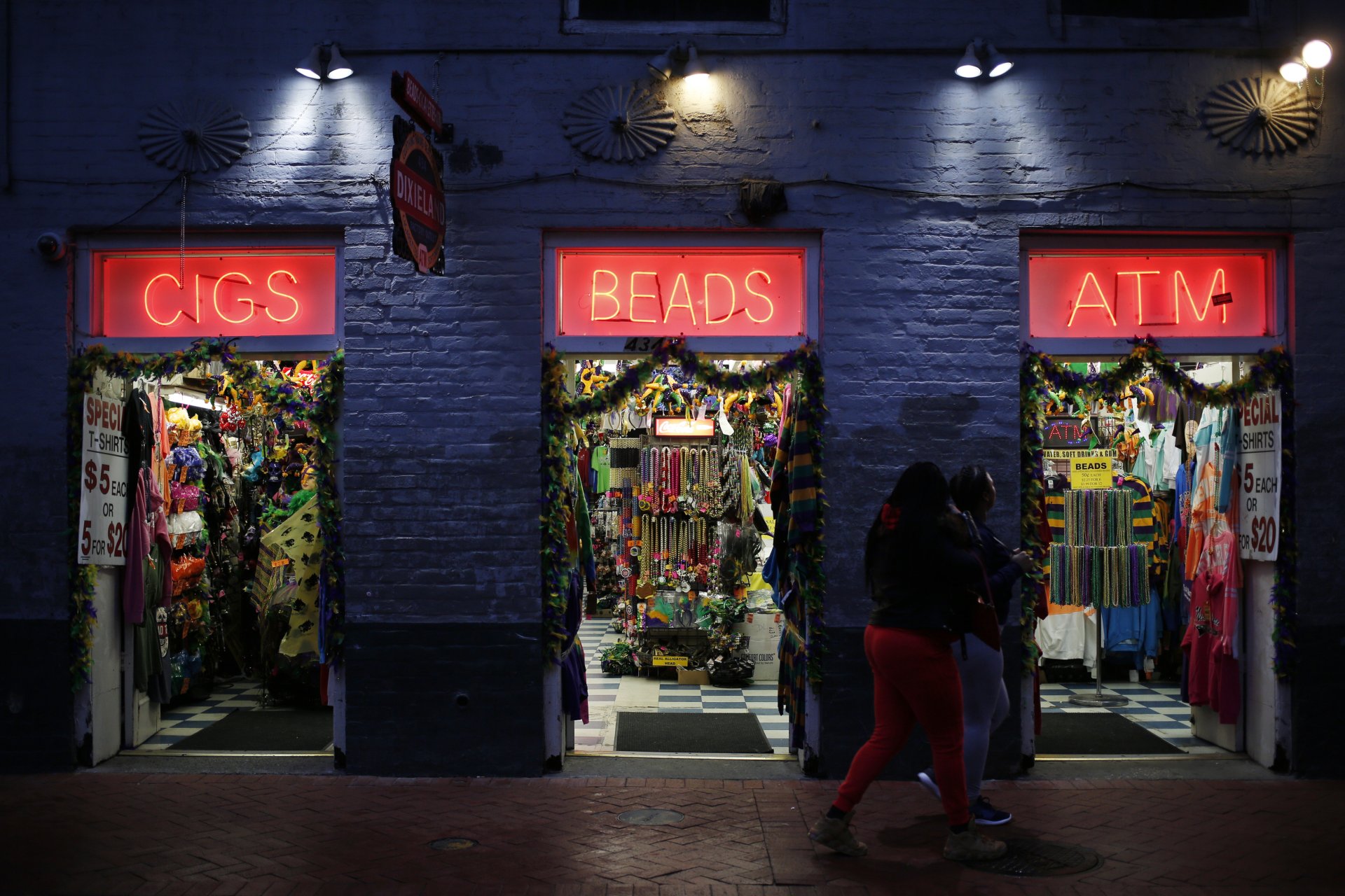 Nueva Orleans enfrenta crisis financiera con subidas de impuestos y ajustes laborales durante Mardi Gras