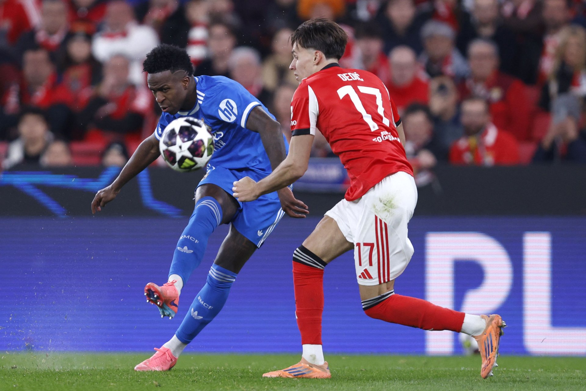 Vinícius Jr. lidera al Real Madrid con gol decisivo y exhibición ante Benfica en Champions