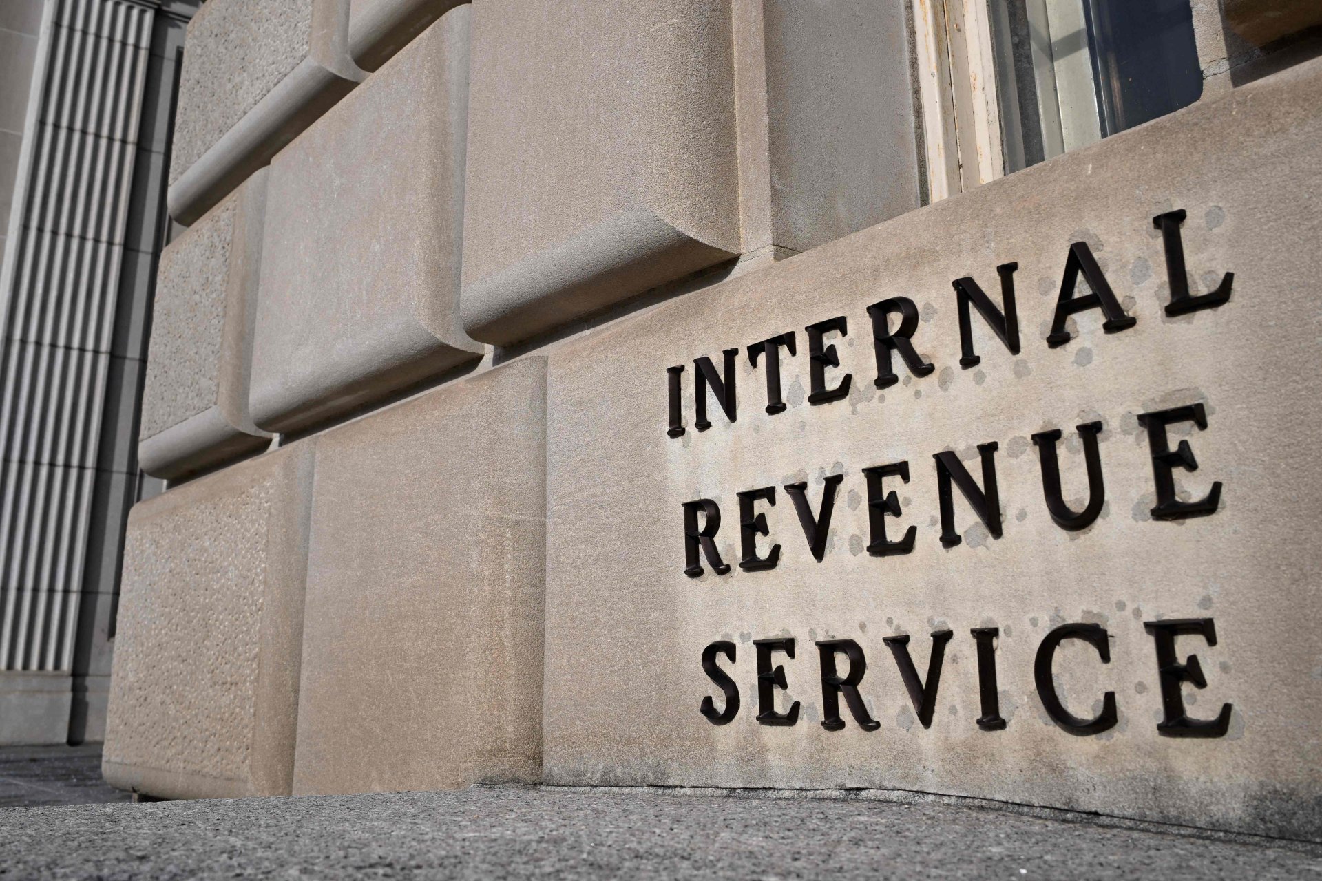 Reembolso fiscal del IRS: fechas, seguimiento y consejos para agilizar su recepción en 2026