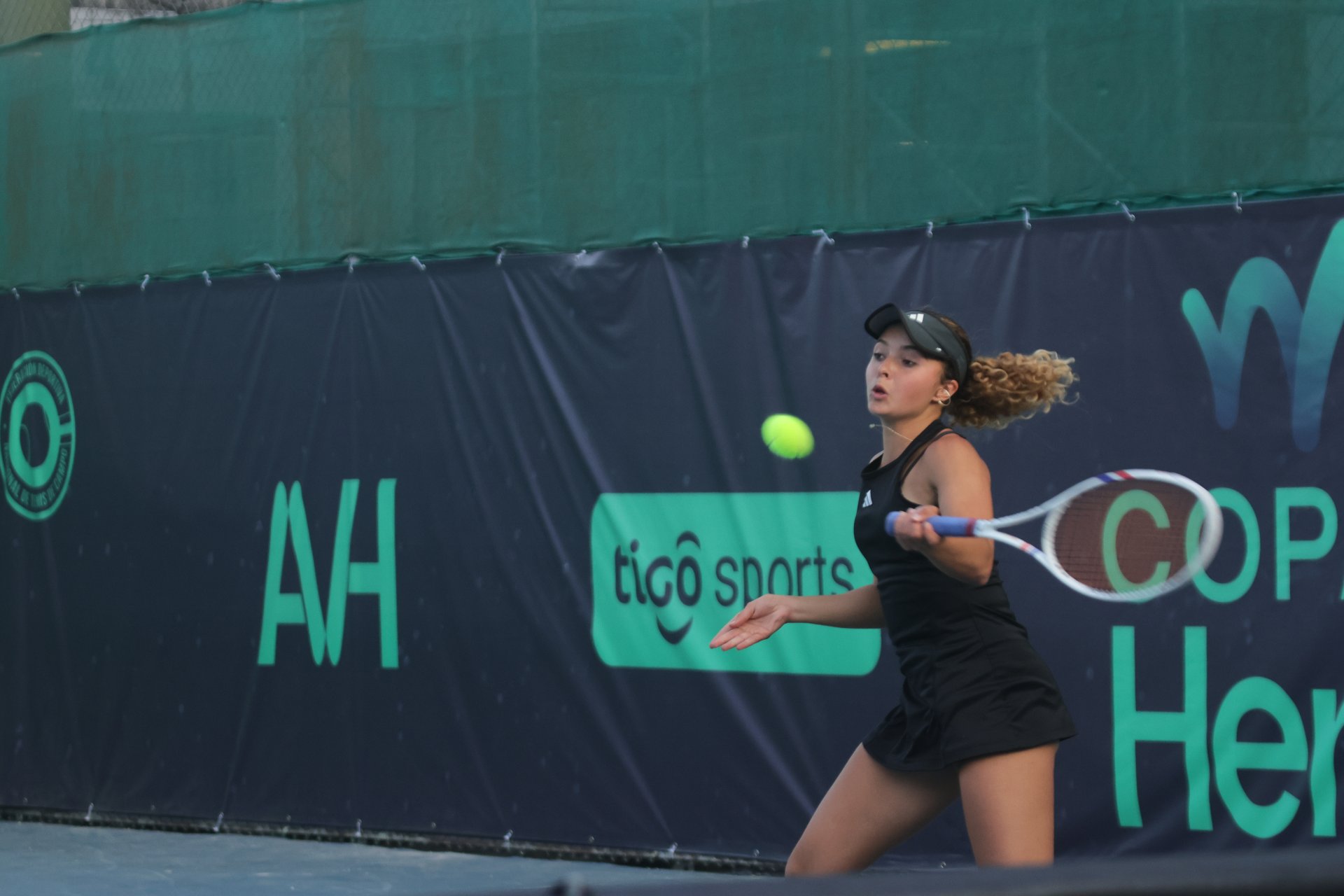 Guatemala destaca con triunfos sobresalientes en torneo internacional de tenis