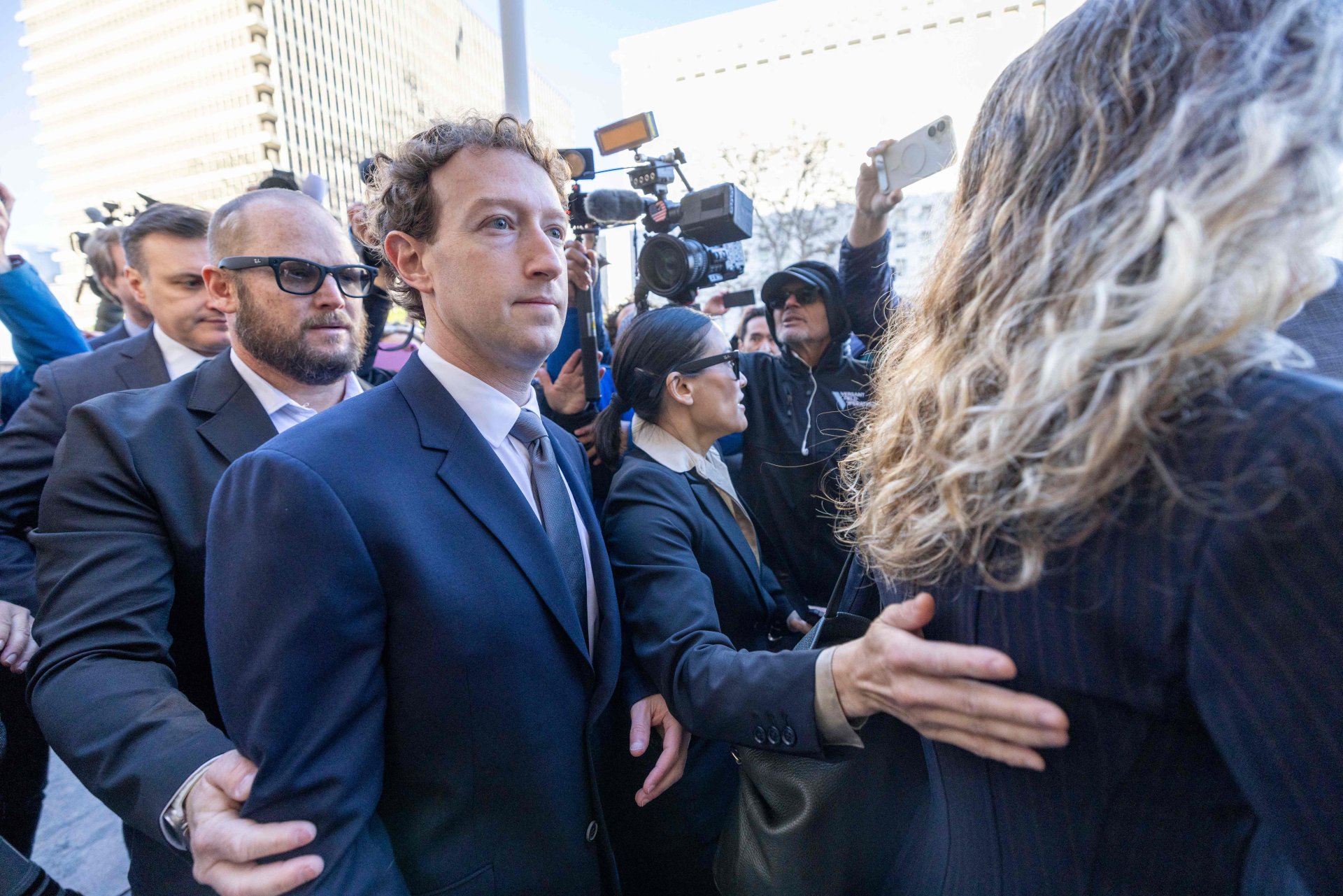 Mark Zuckerberg testifica en juicio sobre adicción a redes sociales y lamenta demoras en acciones preventivas