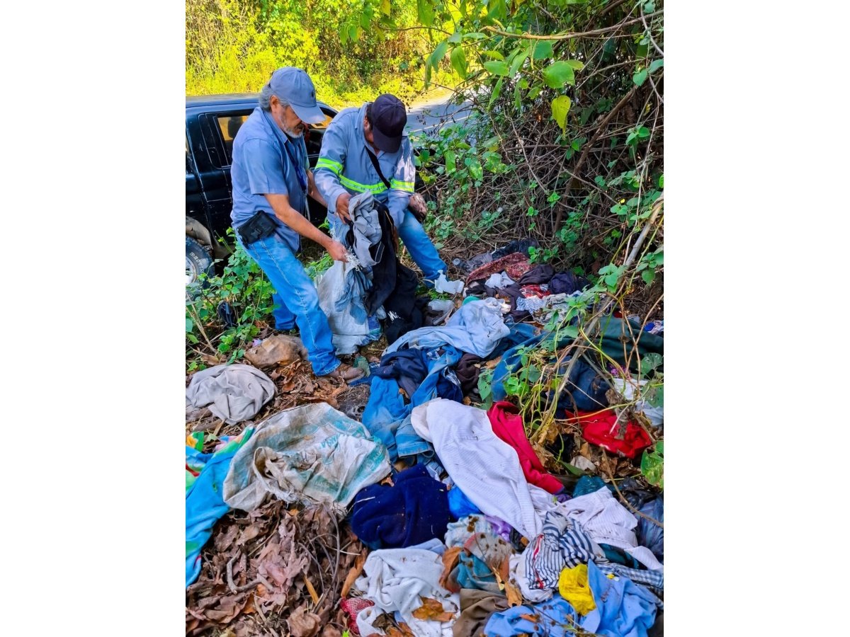 Denuncian acumulación constante de basura en tramo de la Ruta de las Flores entre Ahuachapán y Apaneca