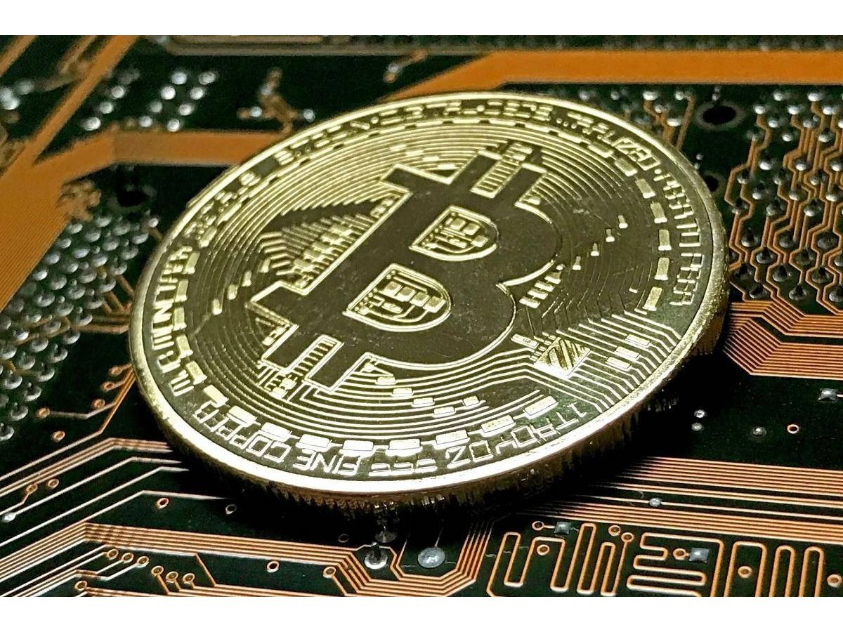 Bitcoin inicia jornada cerca de $67,000 y mantiene tendencia de debilidad técnica