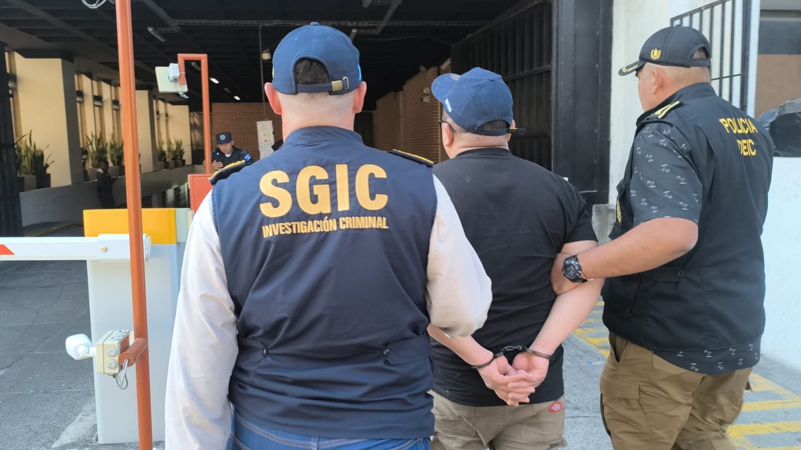 Capturan a guatemalteco con orden de extradición por delitos sexuales con apoyo de agentes estadounidenses
