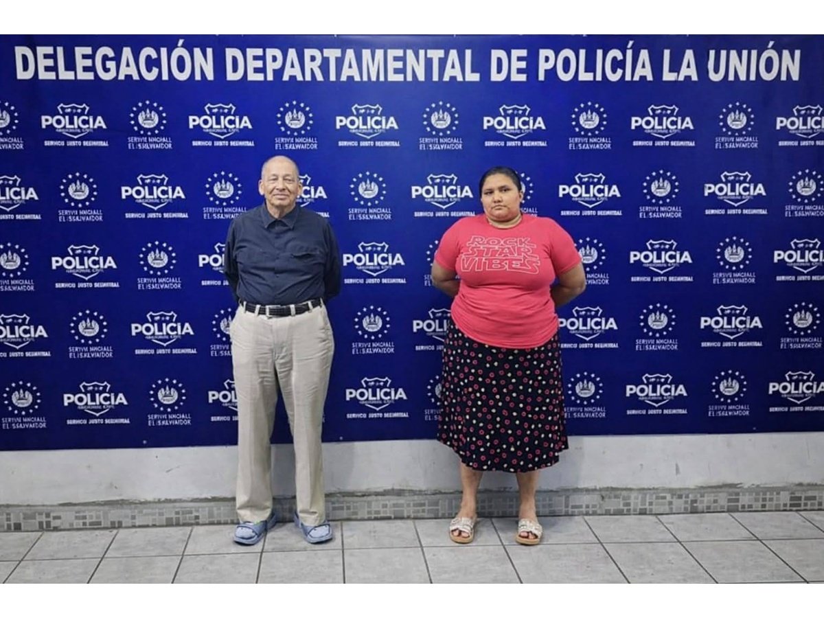Apóstol Santiago continuará detenido por investigación de tráfico ilegal de personas en El Salvador