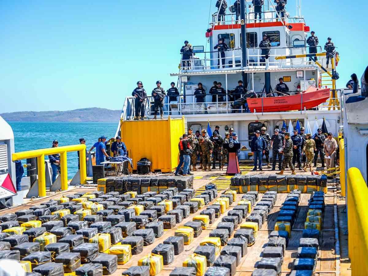 Fiscalía detalla incautación histórica de 6.6 toneladas de cocaína en aguas salvadoreñas
