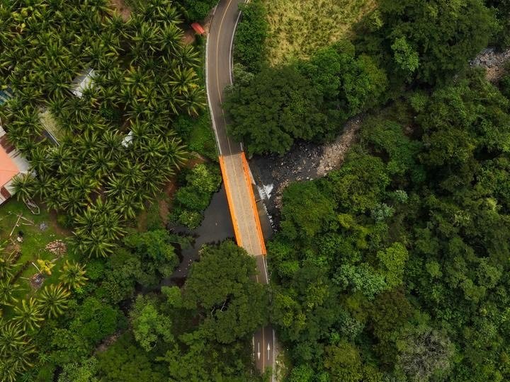Finaliza pavimentación de carretera en Ahuachapán Sur que mejora conexión rural y movilidad