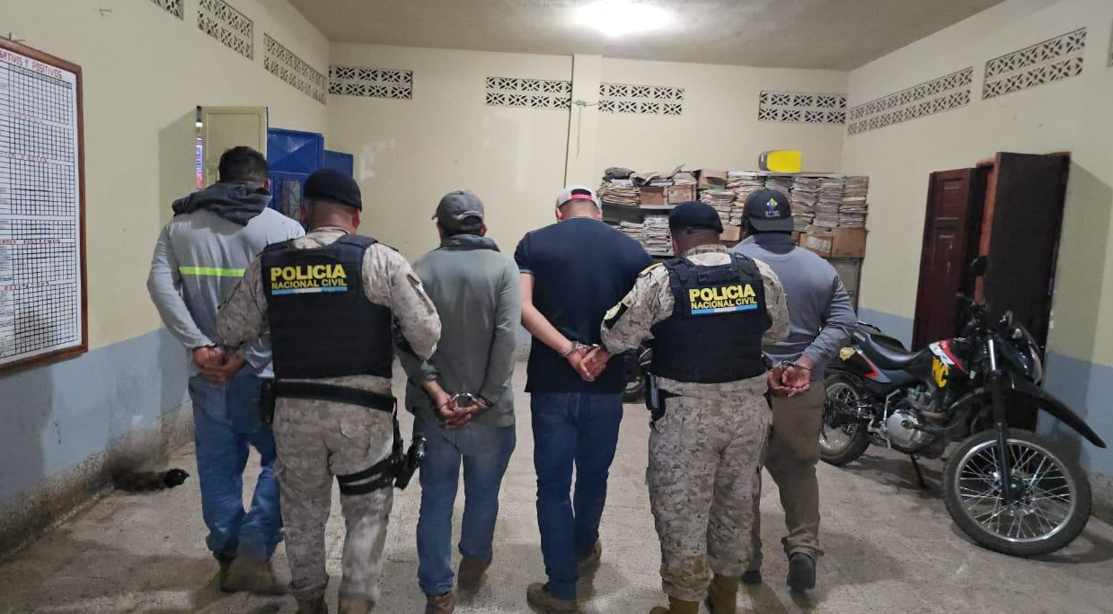 Capturan a cuatro hombres por tala ilegal y decomisan maquinaria en Santa Rosa