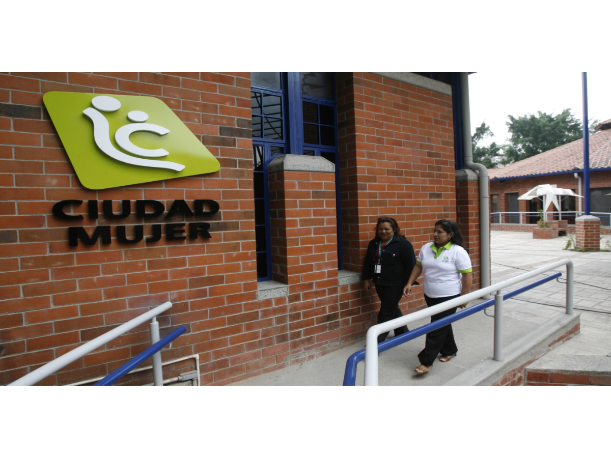 Recortes presupuestarios amenazan la continuidad del programa Ciudad Mujer en El Salvador