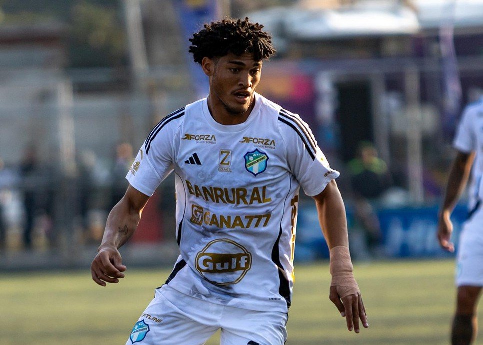Dairon Reyes destaca en la victoria de Comunicaciones y rechaza comparación con Messi