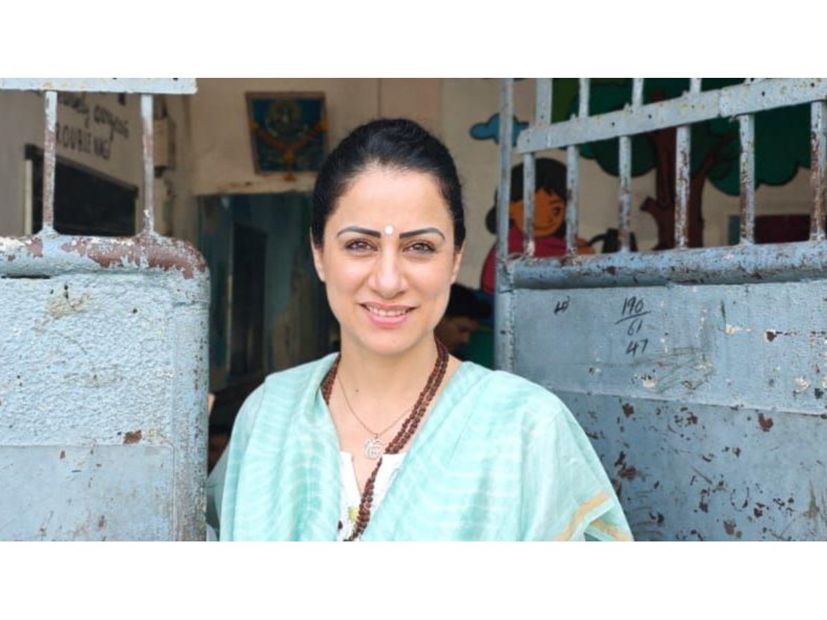 Maestra transforma barrios marginados de India en aulas abiertas y gana premio global de $1 millón Maestra transforma barrios marginados de India en aulas abiertas y gana premio global de $1 millón